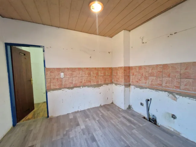 Küche im OG (8,2 m²) mit angrenzender Speis