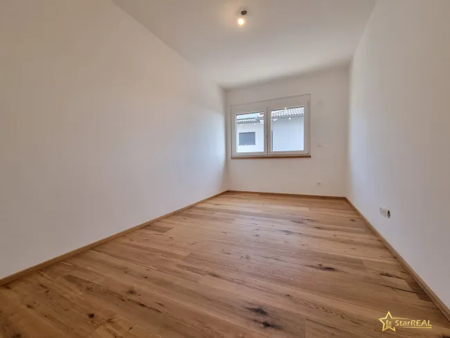 Zimmer schlüsselfertiges Nebenhaus