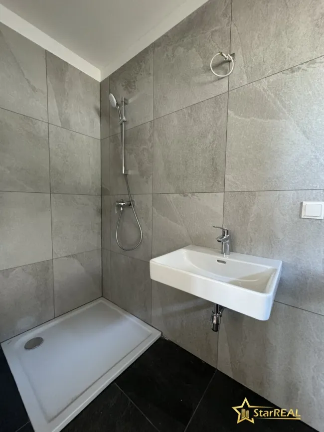 Badezimmer/Toilette EG schlüsselfertiges Nebenhaus