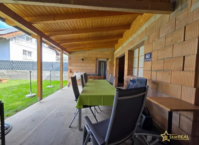 überdachte Terrasse