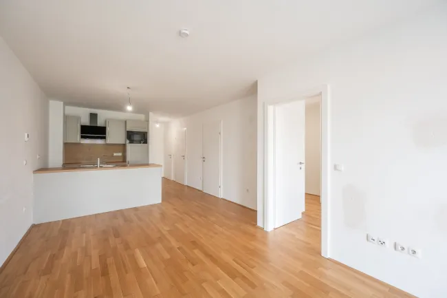 Wohntraum nahe Wien: 2 Zimmer mit Loggia - Titelbild