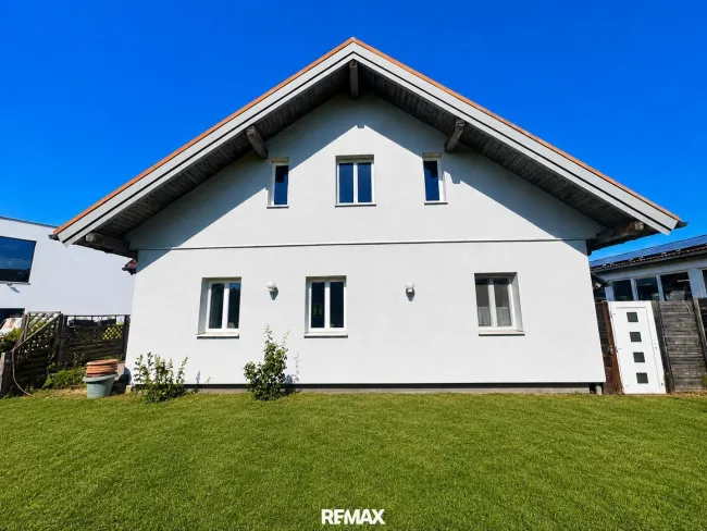 Gewerbeliegenschaft mit hochwertigem Wohnhaus