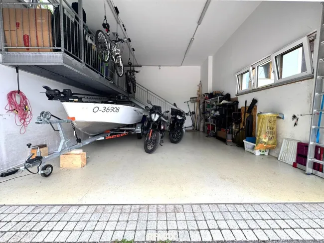 Garage mit Überhöhe