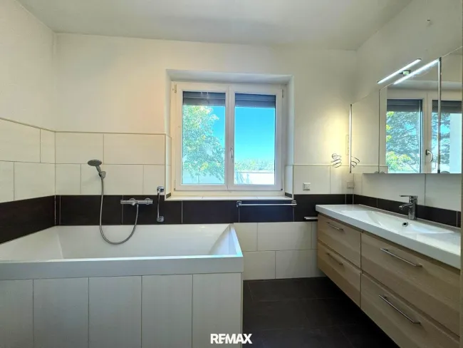 Badezimmer mit Badewanne