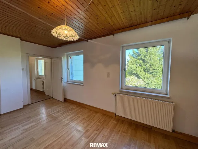 Zimmer mit Blick in den Garten