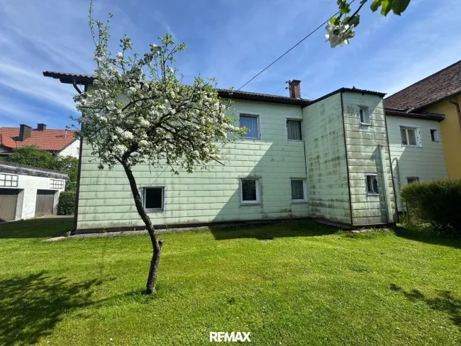 Einfamilienhaus mit großem Garten