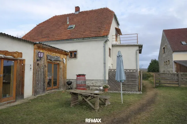 Saloon hinter dem Haus