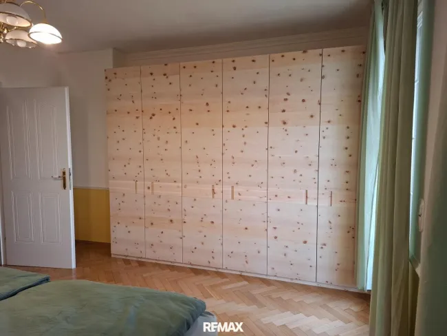 Zirbenholzschrank