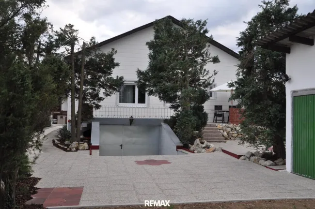 Haus front