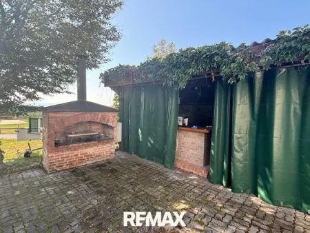 Outdoorgriller mit Barbereich