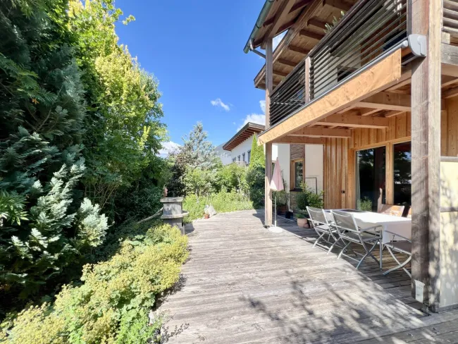 Terrasse und Garten nach Südwesten
