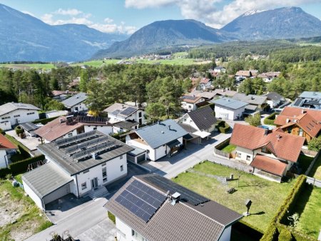 Energiesparhaus in Holzriegelbauweise mit Garten im Mieming
