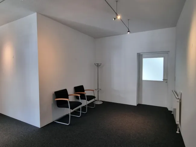 Büro nach Südwesten (KI-generiert)