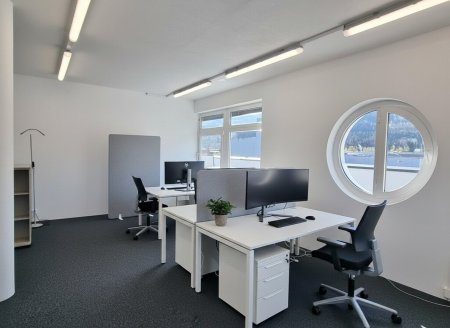 Büro nach Südwesten (KI-generiert)