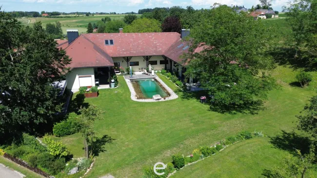 Herrenhaus in Allhaming mit 4740m² Grundstück in idyllischer Alleinlage! - Titelbild
