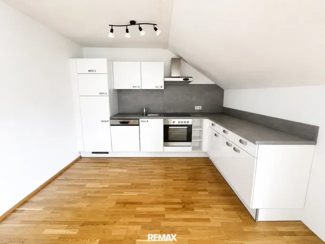 Moderne 2-Zimmer-Wohnung mit Parkplatz in Bad Schallerbach - Titelbild