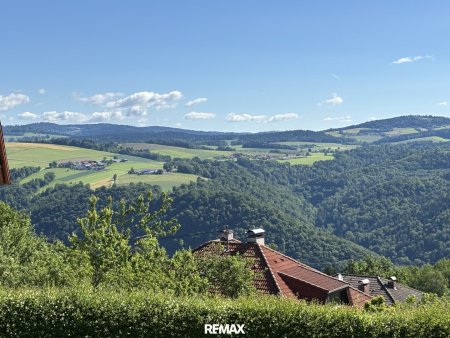 Modernisiertes Mehrfamilienhaus in Vichtenstein