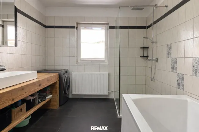 Badezimmer KI geräumt