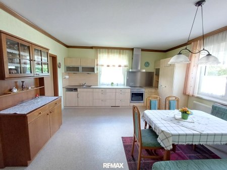 Großzügiges Zweifamilienhaus mit 1.145 m² Traumgrundstück in Bad Schallerbach