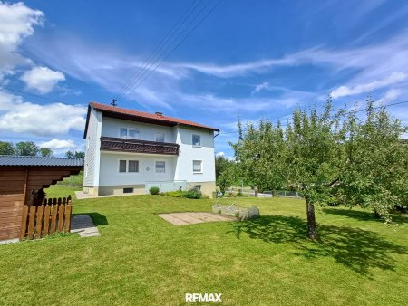 Großzügiges Zweifamilienhaus mit 1.145 m² Traumgrundstück in Bad Schallerbach