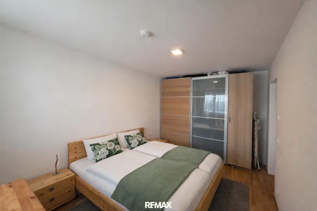 Schlafzimmer_KI_geräumt_2