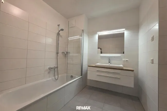 Badezimmer_KI_geräumt