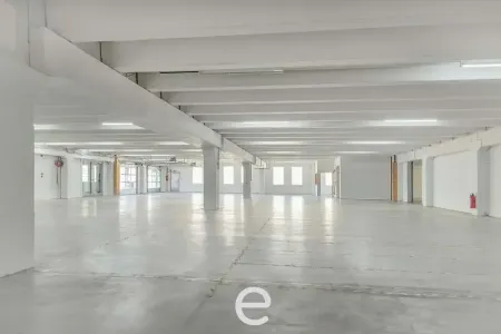 Lagerhalle mit 2 elektrischen, überdachten Laderampen I Oberhofen am Irrsee bei Vöcklabruck