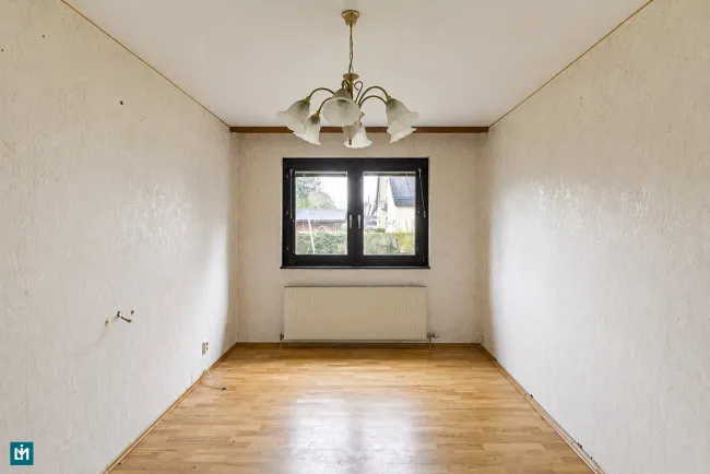 Schlafzimmer (N) UG.