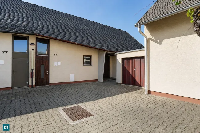 Außenansicht/Einganggsbereich (O)