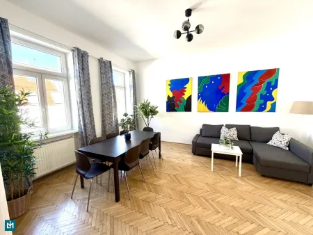 Wohnzimmer mit ausziehbarer Schlafcouch
