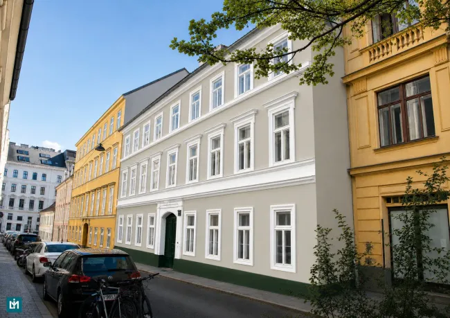 Ruhe im städtischen Treiben: 12 hochwertige Erstbezug-Mietwohnungen in generalsaniertem Jahrhundertwendehaus - Titelbild