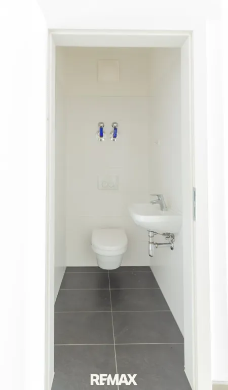 separates WC