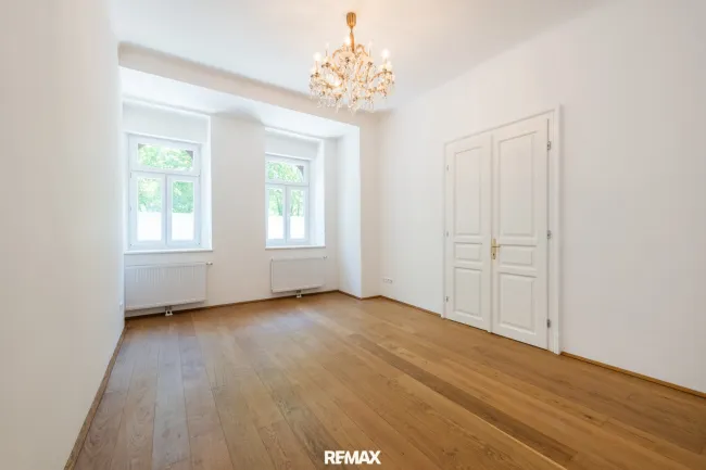 Großzügiges Zimmer