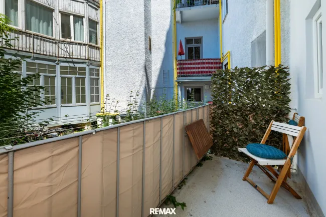 Ruhiger Innenhofbalkon