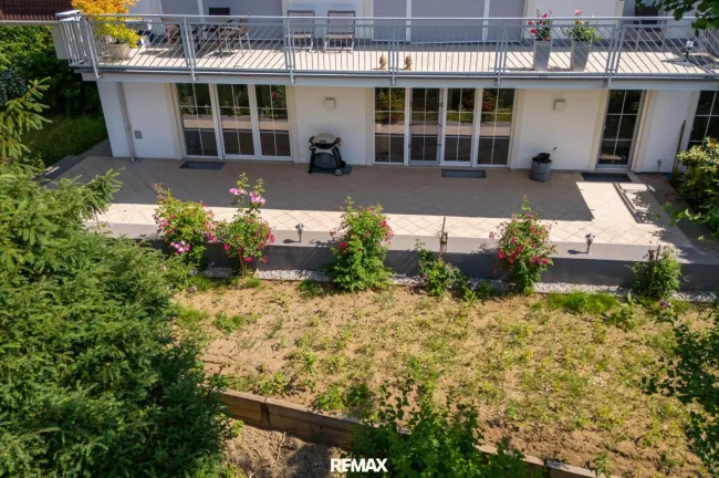 Terrasse mit Garten