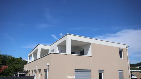 Außenansicht mit Terrasse