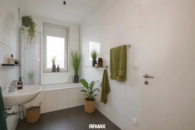 Badezimmer von beiden Räumen aus begehbar
