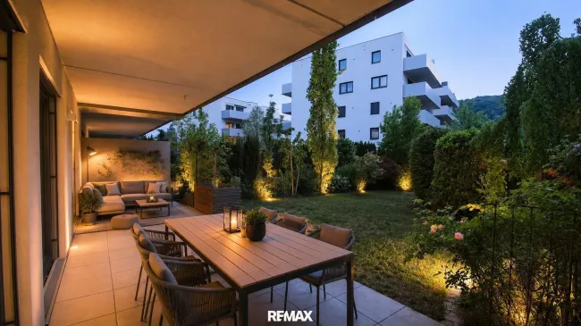 Garten mit Einrichtungsbeispiel