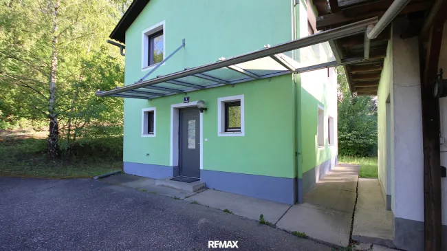 Vorplatz, Eingangsbereich