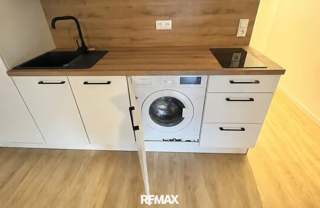 Küche mit Waschmaschine
