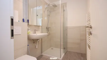 Saniertes Bad mit Toilette