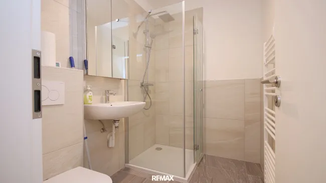 Saniertes Bad mit Toilette