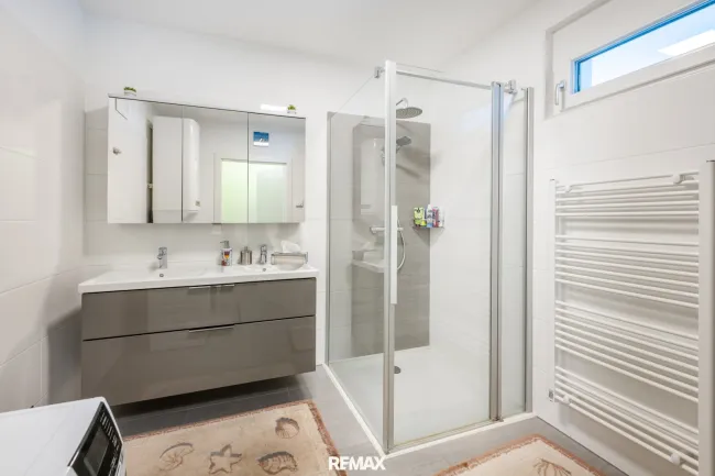 Modernes Badezimmer