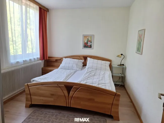 Doppelbett im Apartment