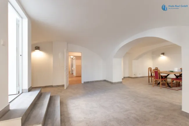 Souterrain-Studio mit Straßenzugang - Bild