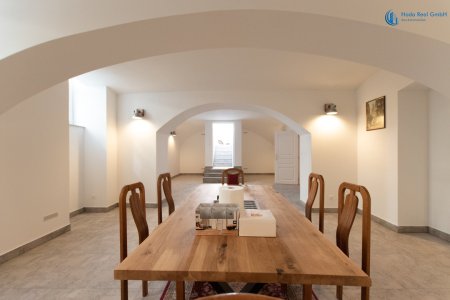 Souterrain-Studio mit Straßenzugang