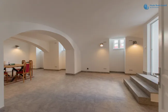 Souterrain-Studio mit Straßenzugang - Bild