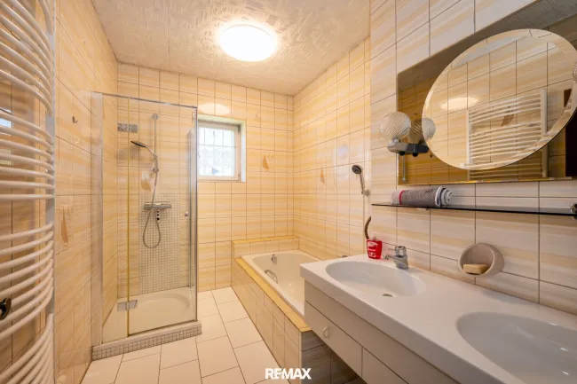 Badezimmer EG