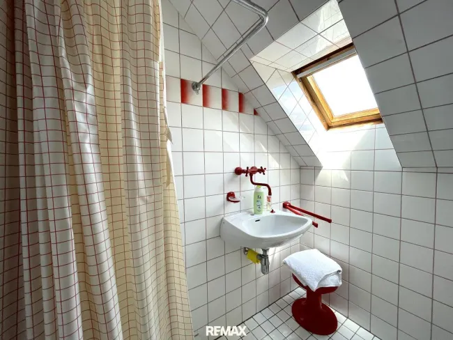 Badezimmer mit Dusche - Obergeschoss