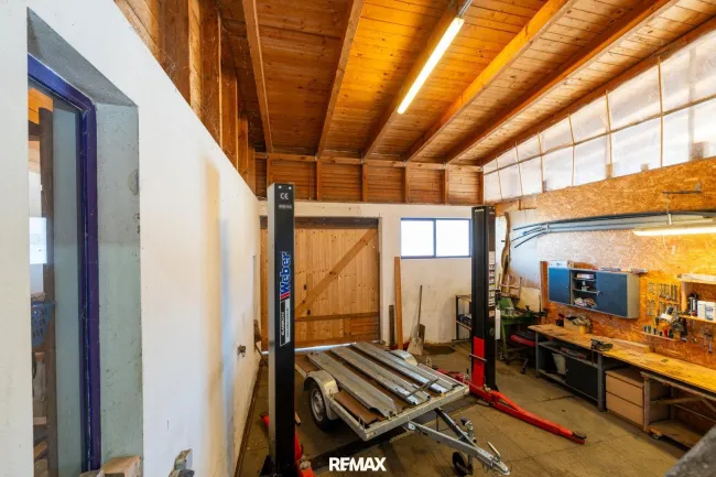 Garage mit Hebebühne